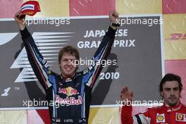 10.10.2010 Suzuka, Japan,  Sebastian Vettel (GER), Red Bull Racing and Fernando Alonso (ESP), Scuderia Ferrari  - Formula 1 World Championship, Rd 16, Japanese Grand Prix, Sunday Podium
