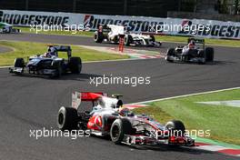 10.10.2010 Suzuka, Japan,  Lewis Hamilton (GBR), McLaren Mercedes, MP4-25 leads Rubens Barrichello (BRA), Williams F1 Team, FW32 - Formula 1 World Championship, Rd 16, Japanese Grand Prix, Sunday Race