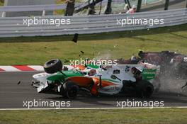 10.10.2010 Suzuka, Japan,  Vitantonio Liuzzi (ITA), Force India F1 Team crashes at the first corner  - Formula 1 World Championship, Rd 16, Japanese Grand Prix, Sunday Race
