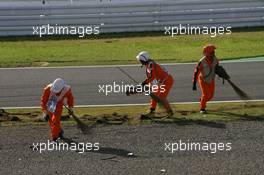 10.10.2010 Suzuka, Japan,  Marshall picking up debris - Formula 1 World Championship, Rd 16, Japanese Grand Prix, Sunday Race
