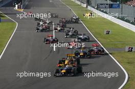 10.10.2010 Suzuka, Japan,  Sebastian Vettel (GER), Red Bull Racing leads the start of the race and Vitaly Petrov (RUS), Renault F1 Team crashes - Formula 1 World Championship, Rd 16, Japanese Grand Prix, Sunday Race