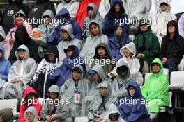 09.10.2010 Suzuka, Japan,  Fans get wet in the grandstands - Formula 1 World Championship, Rd 16, Japanese Grand Prix, Saturday Practice
