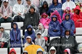 09.10.2010 Suzuka, Japan,  Fans get wet in the grandstands - Formula 1 World Championship, Rd 16, Japanese Grand Prix, Saturday Practice