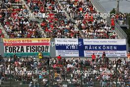 10.10.2010 Suzuka, Japan,  Fans with banners - Formula 1 World Championship, Rd 16, Japanese Grand Prix, Sunday