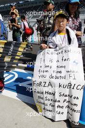 07.10.2010 Suzuka, Japan,  A young fan of Robert Kubica (POL), Renault F1 Team - Formula 1 World Championship, Rd 16, Japanese Grand Prix, Thursday