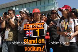 07.10.2010 Suzuka, Japan,  Japanese fans, Jenson Button (GBR), McLaren Mercedes  - Formula 1 World Championship, Rd 16, Japanese Grand Prix, Thursday