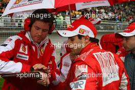 24.10.2010 Yeongam, Korea,  Rob Smedly, (GBR), Scuderia Ferrari, Chief Engineer of Felipe Massa (BRA) and Felipe Massa (BRA), Scuderia Ferrari - Formula 1 World Championship, Rd 17, Korean Grand Prix, Sunday Pre-Race Grid