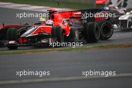 24.10.2010 Yeongam, Korea,  Lucas di Grassi (BRA), Virgin Racing and Jaime Alguersuari (ESP), Scuderia Toro Rosso, accident, crash - Formula 1 World Championship, Rd 17, Korean Grand Prix, Sunday Race
