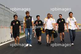 21.10.2010 Yeongam, Korea,  Vitaly Petrov (RUS), Renault F1 Team - Formula 1 World Championship, Rd 17, Korean Grand Prix, Thursday
