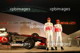 29.01.2010 Newbury, England,  Jenson Button (GBR), McLaren Mercedes and Lewis Hamilton (GBR), McLaren Mercedes - Vodafone Mclaren Mercedes MP4-25 Launch Vodafone UK HQ