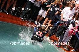 16.05.2010 Monaco, Monte Carlo,  2nd place Sebastian Vettel (GER), Red Bull Racing tries to push Mark Webber (AUS), Red Bull Racing intot he pool  - Formula 1 World Championship, Rd 6, Monaco Grand Prix, Sunday Podium