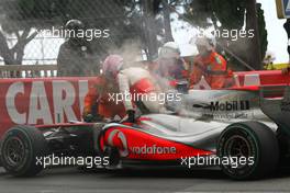 16.05.2010 Monaco, Monte Carlo,  Jenson Button (GBR), McLaren Mercedes stop on track because of mechanical problem - Formula 1 World Championship, Rd 6, Monaco Grand Prix, Sunday Race