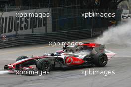 16.05.2010 Monaco, Monte Carlo,  Jenson Button (GBR), McLaren Mercedes stop on track because of mechanical problem- Formula 1 World Championship, Rd 6, Monaco Grand Prix, Sunday Race