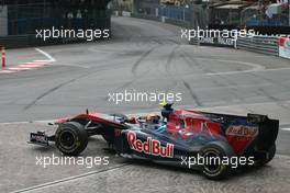 16.05.2010 Monaco, Monte Carlo,  Jaime Alguersuari (ESP), Scuderia Toro Rosso spin at turn 1 - Formula 1 World Championship, Rd 6, Monaco Grand Prix, Sunday Race