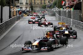 16.05.2010 Monaco, Monte Carlo,  Mark Webber (AUS), Red Bull Racing leads at the start of the race - Formula 1 World Championship, Rd 6, Monaco Grand Prix, Sunday Race