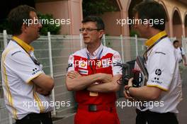 16.05.2010 Monaco, Monte Carlo,  Steve Nielsen (GBR), Renault F1 Team, Sporting Manager with Chris Dyer (AUS), Scuderia Ferrari - Formula 1 World Championship, Rd 6, Monaco Grand Prix, Sunday