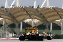 02.04.2010 Kuala Lumpur, Malaysia,  Robert Kubica (POL), Renault F1 Team  - Formula 1 World Championship, Rd 3, Malaysian Grand Prix, Friday Practice