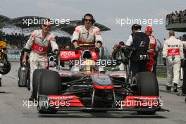 04.04.2010 Kuala Lumpur, Malaysia,  Lewis Hamilton (GBR), McLaren Mercedes  - Formula 1 World Championship, Rd 3, Malaysian Grand Prix, Sunday Pre-Race Grid