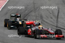 04.04.2010 Kuala Lumpur, Malaysia,  Lewis Hamilton (GBR), McLaren Mercedes, MP4-25 leads Jarno Trulli (ITA), Lotus F1 Team, T127 - Formula 1 World Championship, Rd 3, Malaysian Grand Prix, Sunday Race