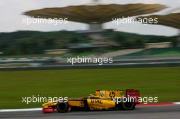03.04.2010 Kuala Lumpur, Malaysia,  Robert Kubica (POL), Renault F1 Team, R30 - Formula 1 World Championship, Rd 3, Malaysian Grand Prix, Saturday Practice