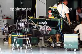 01.04.2010 Kuala Lumpur, Malaysia,  The Lotus team work on their cars - Formula 1 World Championship, Rd 3, Malaysian Grand Prix, Thursday