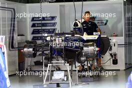 01.04.2010 Kuala Lumpur, Malaysia,  The Williams team work on their cars - Formula 1 World Championship, Rd 3, Malaysian Grand Prix, Thursday