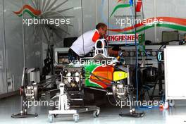 01.04.2010 Kuala Lumpur, Malaysia,  The Force India team work on their cars - Formula 1 World Championship, Rd 3, Malaysian Grand Prix, Thursday