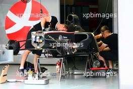 01.04.2010 Kuala Lumpur, Malaysia,  Hispania Racing F1 Team work on thier cars - Formula 1 World Championship, Rd 3, Malaysian Grand Prix, Thursday