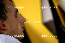 24.09.2010 Singapore, Singapore,  Robert Kubica (POL), Renault F1 Team - Formula 1 World Championship, Rd 15, Singapore Grand Prix, Friday Practice