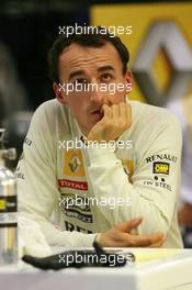 24.09.2010 Singapore, Singapore,  Robert Kubica (POL), Renault F1 Team - Formula 1 World Championship, Rd 15, Singapore Grand Prix, Friday Practice