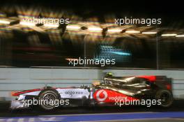 24.09.2010 Singapore, Singapore,  Lewis Hamilton (GBR), McLaren Mercedes, MP4-25 - Formula 1 World Championship, Rd 15, Singapore Grand Prix, Friday Practice