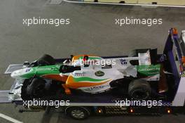 24.09.2010 Singapore, Singapore, Stopped car of Adrian Sutil (GER), Force India F1 Team, VJM-02 - Formula 1 World Championship, Rd 15, Singapore Grand Prix, Friday Practice