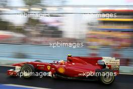 24.09.2010 Singapore, Singapore,  Fernando Alonso (ESP), Scuderia Ferrari - Formula 1 World Championship, Rd 15, Singapore Grand Prix, Friday Practice
