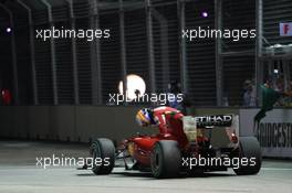 24.09.2010 Singapore, Singapore,  Fernando Alonso (ESP), Scuderia Ferrari stops on track - Formula 1 World Championship, Rd 15, Singapore Grand Prix, Friday Practice