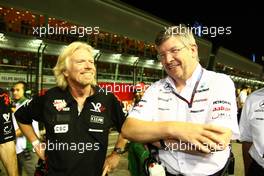 26.09.2010 Singapore, Singapore,  Sir Richard Branson with Ross Brawn (GBR), Brawn GP, Team Principal - Formula 1 World Championship, Rd 15, Singapore Grand Prix, Sunday Pre-Race Grid
