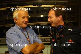 26.09.2010 Singapore, Singapore,  Charlie Whiting (GBR), FIA Safty delegate, Race director & offical starter and Christian Horner (GBR), Red Bull Racing, Sporting Director - Formula 1 World Championship, Rd 15, Singapore Grand Prix, Sunday Pre-Race Grid