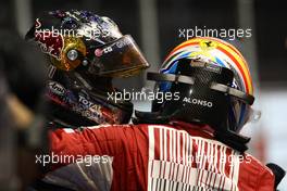 26.09.2010 Singapore, Singapore,  Sebastian Vettel (GER), Red Bull Racing, Fernando Alonso (ESP), Scuderia Ferrari - Formula 1 World Championship, Rd 15, Singapore Grand Prix, Sunday Podium