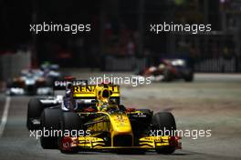 26.09.2010 Singapore, Singapore,  Robert Kubica (POL), Renault F1 Team - Formula 1 World Championship, Rd 15, Singapore Grand Prix, Sunday Race