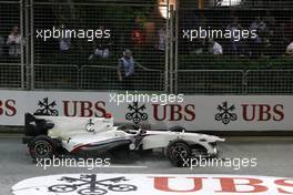 26.09.2010 Singapore, Singapore,  Nick Heidfeld (GER), BMW Sauber F1 Team with a damaged car - Formula 1 World Championship, Rd 15, Singapore Grand Prix, Sunday Race