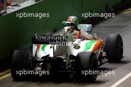 26.09.2010 Singapore, Singapore,  Vitantonio Liuzzi (ITA), Force India F1 Team stops on track - Formula 1 World Championship, Rd 15, Singapore Grand Prix, Sunday Race