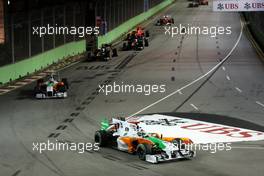 26.09.2010 Singapore, Singapore,  Adrian Sutil (GER), Force India F1 Team leads Vitantonio Liuzzi (ITA), Force India F1 Team - Formula 1 World Championship, Rd 15, Singapore Grand Prix, Sunday Race
