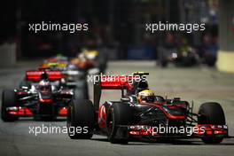 26.09.2010 Singapore, Singapore,  Lewis Hamilton (GBR), McLaren Mercedes, MP4-25 leads Jenson Button (GBR), McLaren Mercedes, MP4-25 - Formula 1 World Championship, Rd 15, Singapore Grand Prix, Sunday Race
