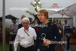 26.09.2010 Singapore, Singapore,  Bernie Ecclestone (GBR) and Sebastian Vettel (GER), Red Bull Racing - Formula 1 World Championship, Rd 15, Singapore Grand Prix, Sunday