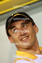 23.09.2010 Singapore, Singapore,  Robert Kubica (POL), Renault F1 Team - Formula 1 World Championship, Rd 15, Singapore Grand Prix, Thursday