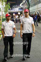 23.09.2010 Singapore, Singapore,  Lewis Hamilton (GBR), McLaren Mercedes, Jenson Button (GBR), McLaren Mercedes - Formula 1 World Championship, Rd 15, Singapore Grand Prix, Thursday