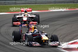 30.05.2010 Istanbul, Turkey,  Sebastian Vettel (GER), Red Bull Racing leads Lewis Hamilton (GBR), McLaren Mercedes, MP4-25 - Formula 1 World Championship, Rd 7, Turkish Grand Prix, Sunday Race