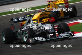 30.05.2010 Istanbul, Turkey,  Nico Rosberg (GER), Mercedes GP Petronas leads Robert Kubica (POL), Renault F1 Team - Formula 1 World Championship, Rd 7, Turkish Grand Prix, Sunday Race