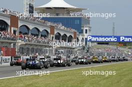 30.05.2010 Istanbul, Turkey,  The Start of the race - Formula 1 World Championship, Rd 7, Turkish Grand Prix, Sunday Race