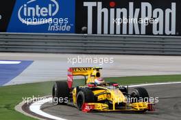 30.05.2010 Istanbul, Turkey,  Vitaly Petrov (RUS), Renault F1 Team, R30 with a puncture - Formula 1 World Championship, Rd 7, Turkish Grand Prix, Sunday Race