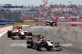 30.05.2010 Istanbul, Turkey,  Mark Webber (AUS), Red Bull Racing leads Lewis Hamilton (GBR), McLaren Mercedes - Formula 1 World Championship, Rd 7, Turkish Grand Prix, Sunday Race